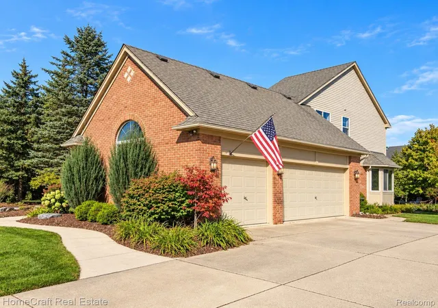 Photo 3 of Single family home for sale at 2579 Shagbark Ct, Canton, MI 48188 | MLS# 20261079690 | Listing updated on 2026-10-16