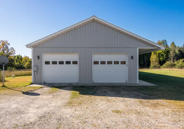 Photo 3 of Single family home for sale at 16760 Litzen Rd, Copemish, MI 49625 | MLS# 78080074141 | Listing updated on 2026-10-09
