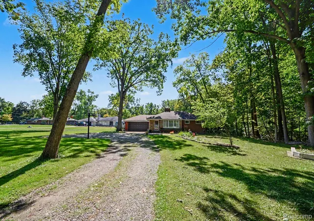 Photo 2 of Single family home for sale at 21695 Rougewood Dr, Southfield, MI 48033 | MLS# 20261079718 | Listing updated on 2026-10-08