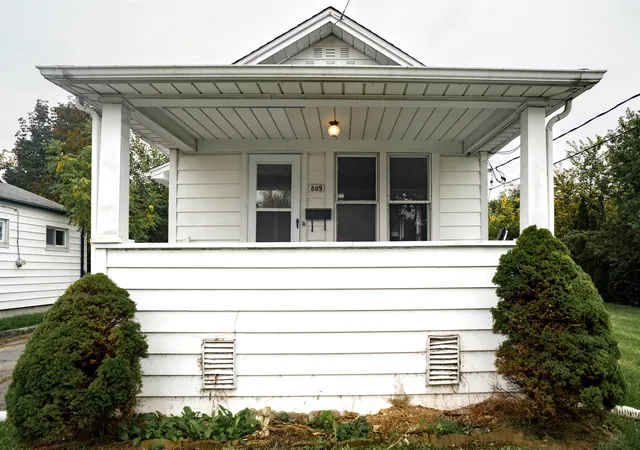 Single family home for sale at 809 Campbell St, Flint, MI 48507 | MLS# 5050223632