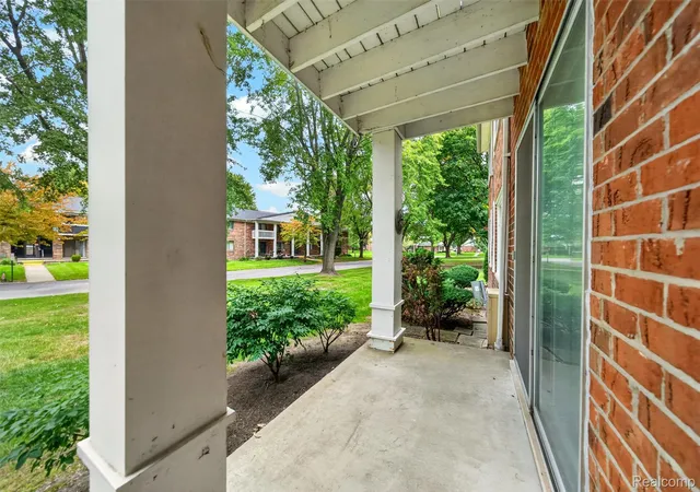 Listing Photo 5 - Condo for sale in building located at 42241 Toddmark Ln, Fruitport, MI 48038