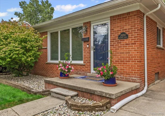 Photo 1 of Sale Pending at 24280 Ridgedale St, Oak Park, MI 48237 | MLS# 20261079730 | Listing updated on 2026-10-06