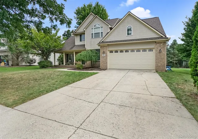 Photo 3 of Single family home for sale at 1013 Oak Cluster Dr, Howell, MI 48855 | MLS# 20261079738 | Listing updated on 2026-10-11