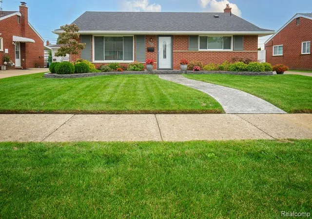 Photo 2 of Single family home for sale at 6542 Sunset St, Garden City, MI 48135 | MLS# 20261079755 | Listing updated on 2026-10-09