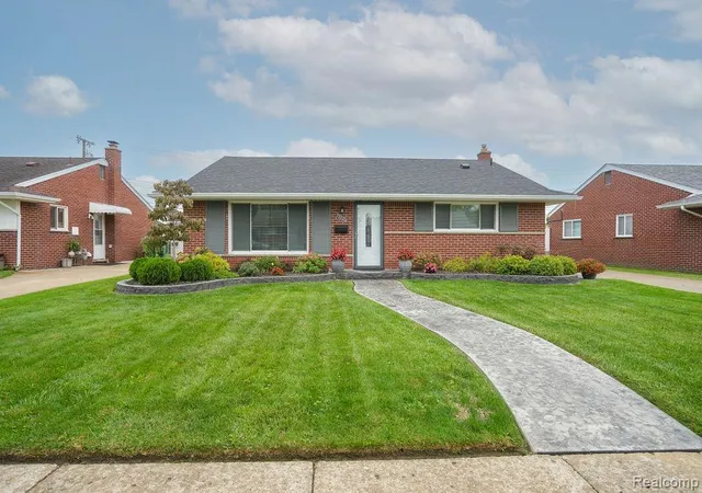 Photo 3 of Single family home for sale at 6542 Sunset St, Garden City, MI 48135 | MLS# 20261079755 | Listing updated on 2026-10-09