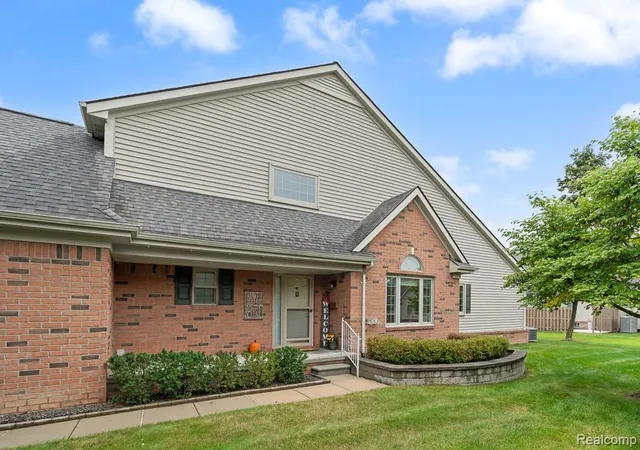 Photo 2 of Condo for sale at 3845 Knightbridge Cir #46, Sterling Heights, MI 48314 | MLS# 20261079762 | Listing updated on 2026-10-11