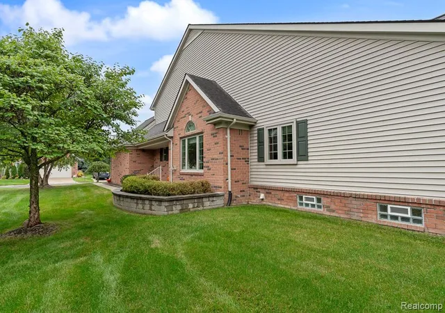 Photo 3 of Condo for sale at 3845 Knightbridge Cir #46, Sterling Heights, MI 48314 | MLS# 20261079762 | Listing updated on 2026-10-11