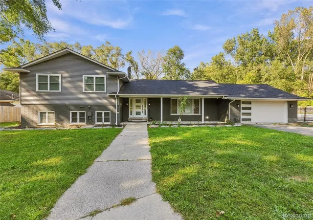 Photo 2 of Single family home for sale at 15879 Millar Rd, Clinton Township, MI 48036 | MLS# 20261079770 | Listing updated on 2026-10-13