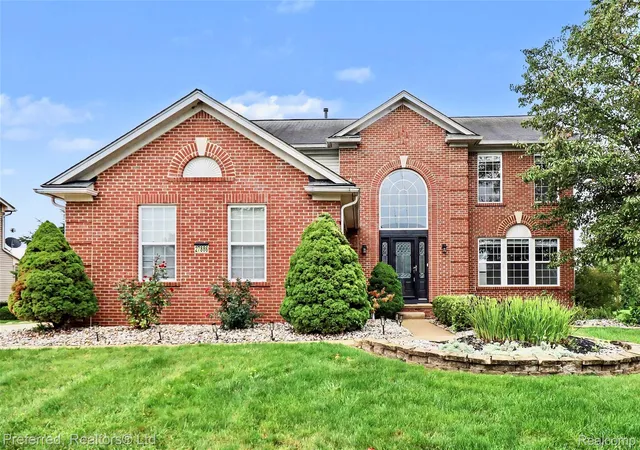 Photo 3 of Single family home for sale at 27886 Bluebird Dr, Flat Rock, MI 48134 | MLS# 20261079774 | Listing updated on 2026-10-05