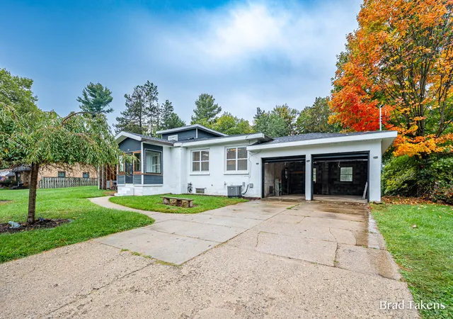Photo 1 of Single family home for sale at 1559 Laughlin Dr Nw, Grand Rapids, MI 49504 | MLS# 65026052505 | Listing updated on 2026-10-23