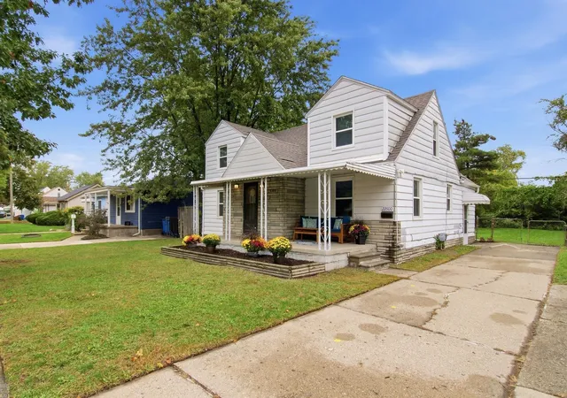 Photo 3 of Single family home for sale at 22600 Oaklane St, Warren, MI 48089 | MLS# 58050223646 | Listing updated on 2026-10-09