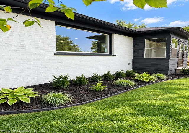 Photo 1 of Single family home for sale at 437 W Meyers Ave, Hazel Park, MI 48030 | MLS# 20261079789 | Listing updated on 2026-10-08
