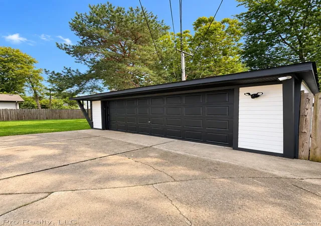 Photo 3 of Single family home for sale at 437 W Meyers Ave, Hazel Park, MI 48030 | MLS# 20261079789 | Listing updated on 2026-10-08
