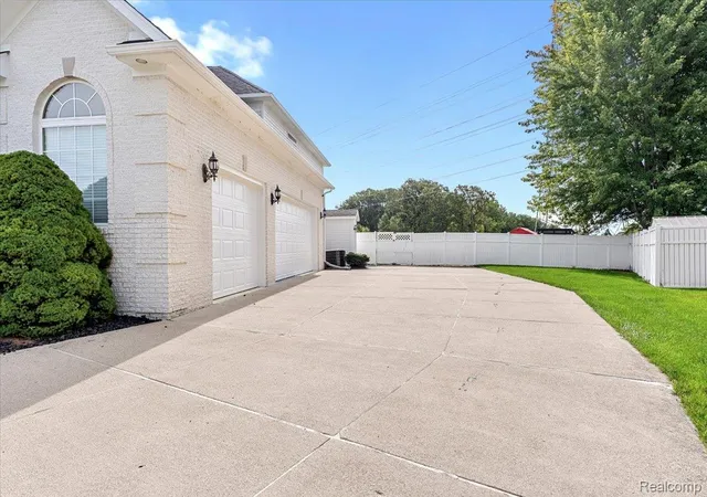Photo 3 of Single family home for sale at 27063 Red Fox Trl, Flat Rock, MI 48134 | MLS# 20261079808 | Listing updated on 2026-10-08
