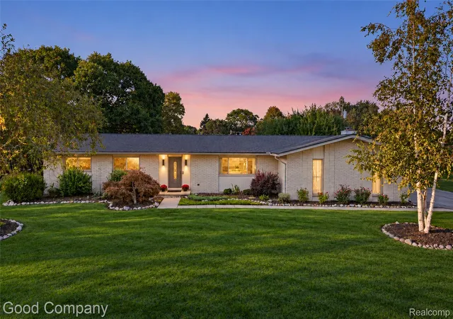 Photo 1 of Single family home for sale at 1115 Torpey Dr, Troy, MI 48083 | MLS# 20261079817 | Listing updated on 2026-10-19
