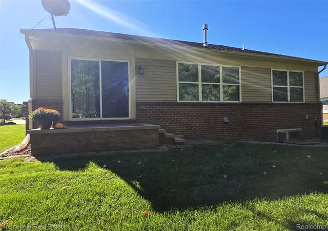 Listing Photo 1 - Condo for sale in building located at 1092 Paddock Dr, South Lyon, MI 48178 - Unit #80