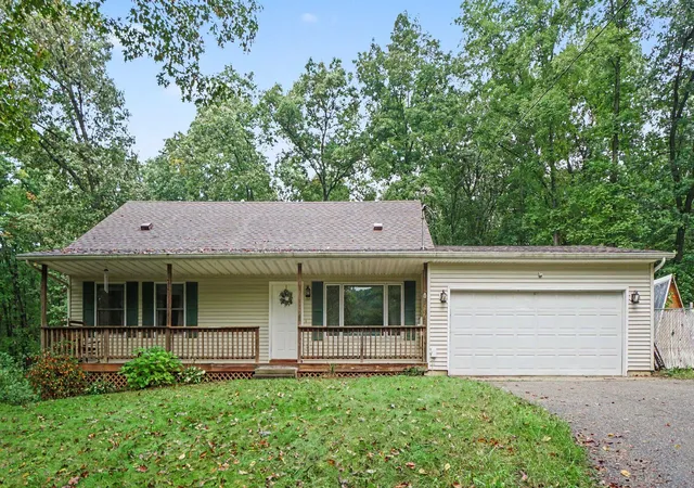 Photo 1 of Sale Pending at 251 Lakeway Dr, Battle Creek, MI 49037 | MLS# 66026052534 | Listing updated on 2026-10-10