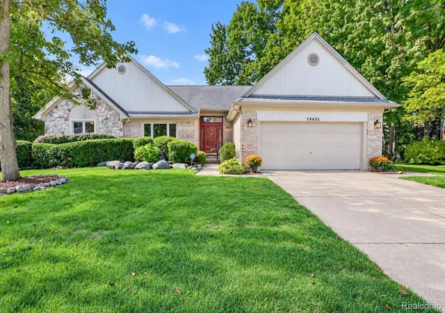 Photo 1 of Single family home for sale at 19431 Southampton Dr, Livonia, MI 48152 | MLS# 20261079828 | Listing updated on 2026-10-18
