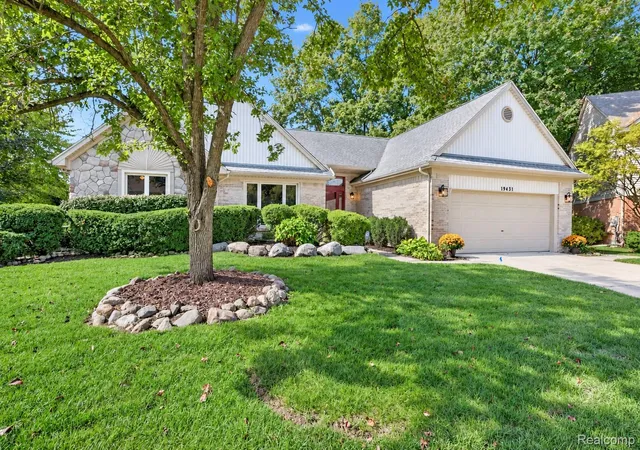 Photo 2 of Single family home for sale at 19431 Southampton Dr, Livonia, MI 48152 | MLS# 20261079828 | Listing updated on 2026-10-18