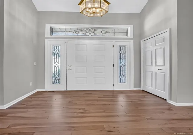 Photo 3 of Single family home for sale at 19431 Southampton Dr, Livonia, MI 48152 | MLS# 20261079828 | Listing updated on 2026-10-18