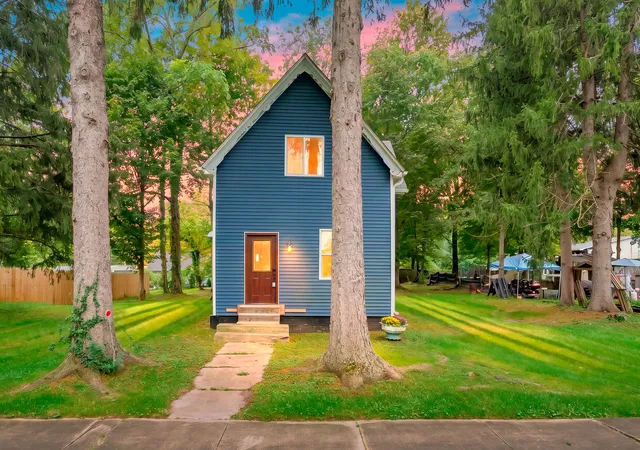 Photo 1 of Single family home for sale at 322 E James St, Lawrence, MI 49064 | MLS# 66026052563 | Listing updated on 2026-10-06