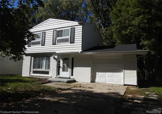Photo 3 of Single family home for sale at 5919 Western Rd, Flint, MI 48506 | MLS# 20261079858 | Listing updated on 2026-10-27