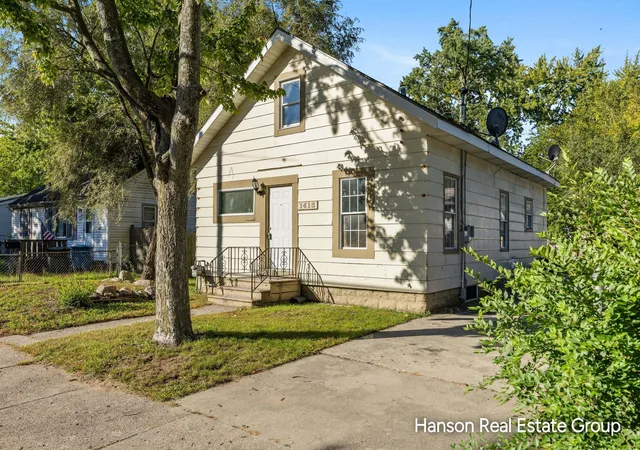 Photo 2 of Single family home for sale at 1413 Kingsley St, Muskegon, MI 49442 | MLS# 65026052569 | Listing updated on 2026-10-21