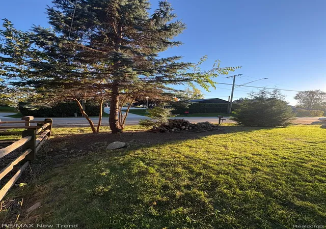 Photo 3 of Single family home for sale at 2475 Jackson Blvd, Highland, MI 48356 | MLS# 20261079879 | Listing updated on 2026-10-10
