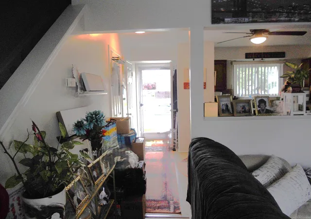 Listing Photo 5 - Condo for sale in building located at 8172 Farnum Ave, Warren, MI 48093