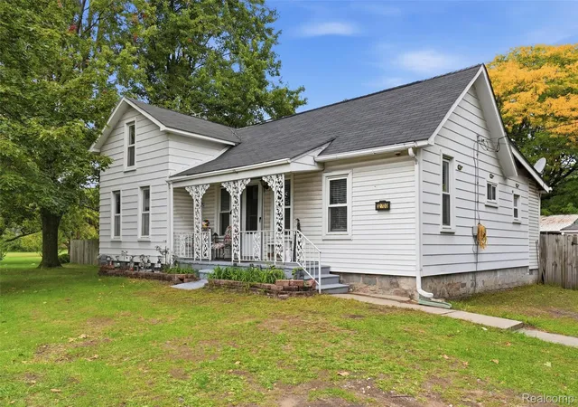 Photo 3 of Single family home for sale at 32700 Schoolcraft Rd, Livonia, MI 48150 | MLS# 20261079885 | Listing updated on 2026-10-08