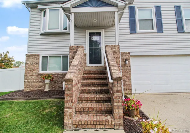 Photo 2 of Single family home for sale at 5335 Barbara Ave, Trenton, MI 48183 | MLS# 20261079886 | Listing updated on 2026-10-11