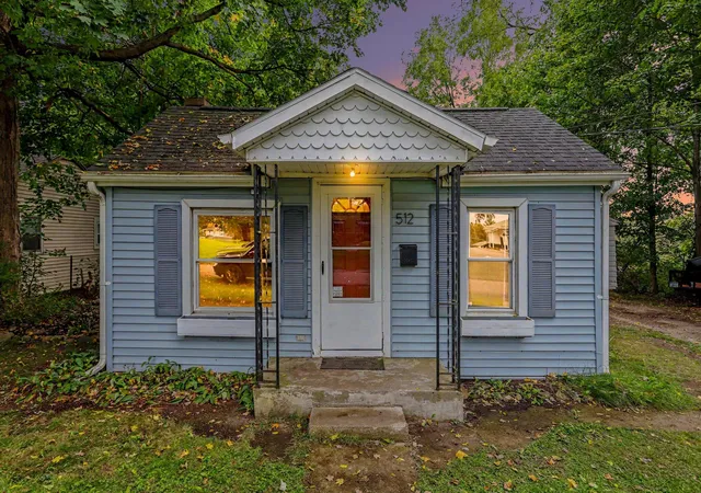 Photo 1 of Single family home for sale at 512 Washington St, Marshall, MI 49068 | MLS# 64026052598 | Listing updated on 2026-10-29