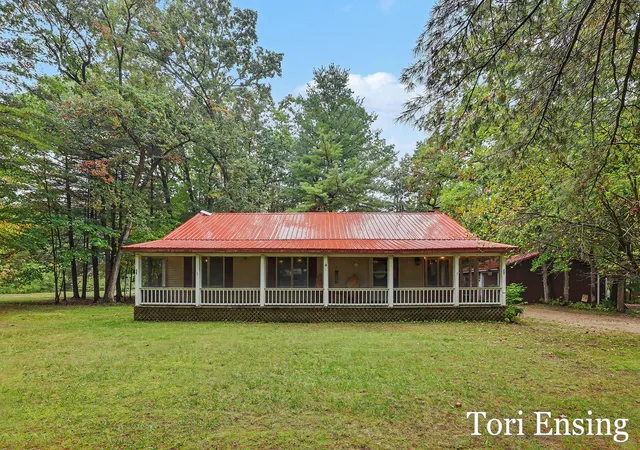 Photo 2 of Single family home for sale at 21 Riverview Dr, Greenville, MI 48838 | MLS# 65026052629 | Listing updated on 2026-10-19