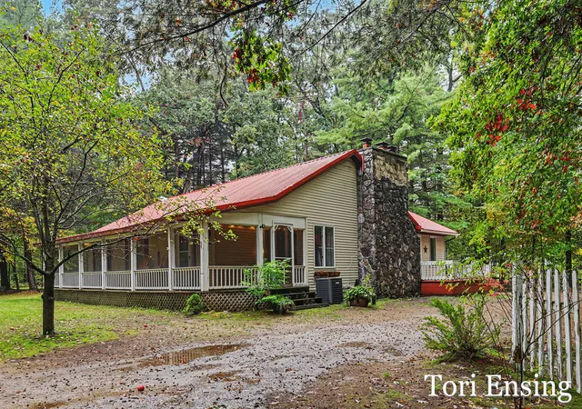 Photo 1 of Single family home for sale at 21 Riverview Dr, Greenville, MI 48838 | MLS# 65026052629 | Listing updated on 2026-10-19