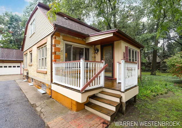 Photo 2 of Single family home for sale at 264 Rose St, Holland, MI 49424 | MLS# 71026052634 | Listing updated on 2026-10-15