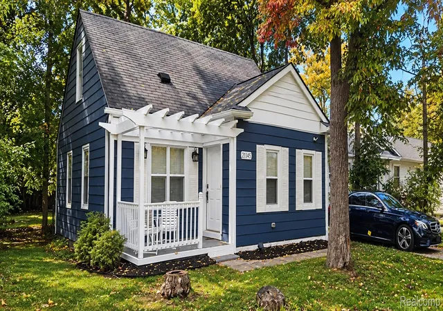Photo 1 of Single family home for sale at 21145 Indian St, Southfield, MI 48033 | MLS# 20261079932 | Listing updated on 2026-10-17