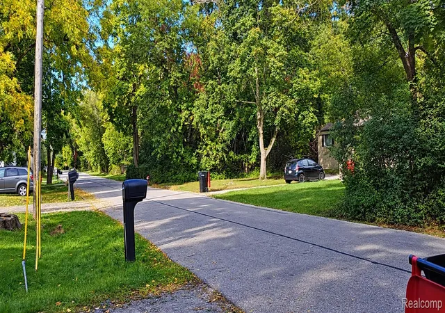 Photo 2 of Single family home for sale at 21145 Indian St, Southfield, MI 48033 | MLS# 20261079932 | Listing updated on 2026-10-17