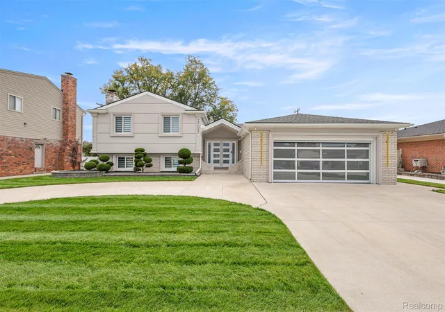 Photo 1 of Sale Pending at 27057 Simone St, Dearborn Heights, MI 48127 | MLS# 20261079941 | Listing updated on 2026-10-07