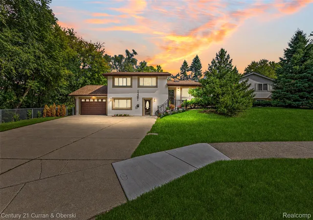 Photo 1 of Single family home for sale at 17361 W Outer Dr, Dearborn Heights, MI 48127 | MLS# 20261079943 | Listing updated on 2026-10-07