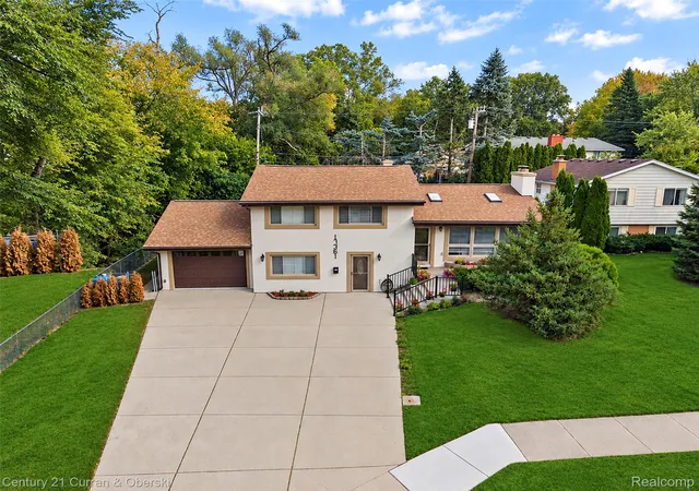 Photo 2 of Single family home for sale at 17361 W Outer Dr, Dearborn Heights, MI 48127 | MLS# 20261079943 | Listing updated on 2026-10-07