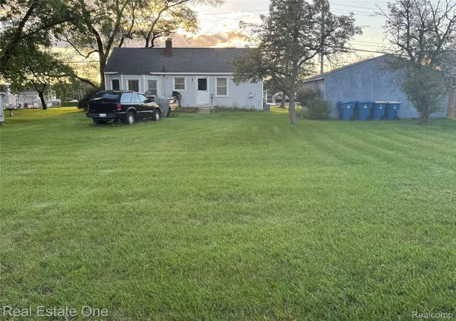 Photo 3 of Single family home for sale at 1532 Crescent Lake Rd, Waterford, MI 48327 | MLS# 20261079949 | Listing updated on 2026-10-15