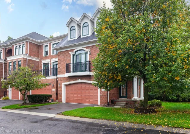 Photo 2 of Condo for sale at 4450 Gateway Cir #10, West Bloomfield, MI 48322 | MLS# 20261079953 | Listing updated on 2026-10-11