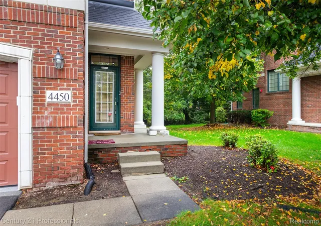 Photo 3 of Condo for sale at 4450 Gateway Cir #10, West Bloomfield, MI 48322 | MLS# 20261079953 | Listing updated on 2026-10-11