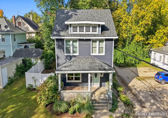 Photo 1 of Single family home for sale at 449 Giddings Ave SE, Grand Rapids, MI 49506 | MLS# 65026052653 | Listing updated on 2026-10-15