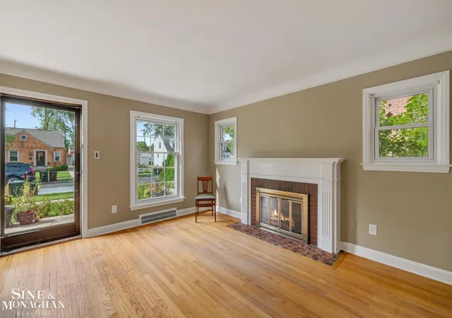 Photo 3 of Single family home for sale at 1242 Roslyn Rd, Grosse Pointe Woods, MI 48236 | MLS# 58050223737 | Listing updated on 2026-10-16
