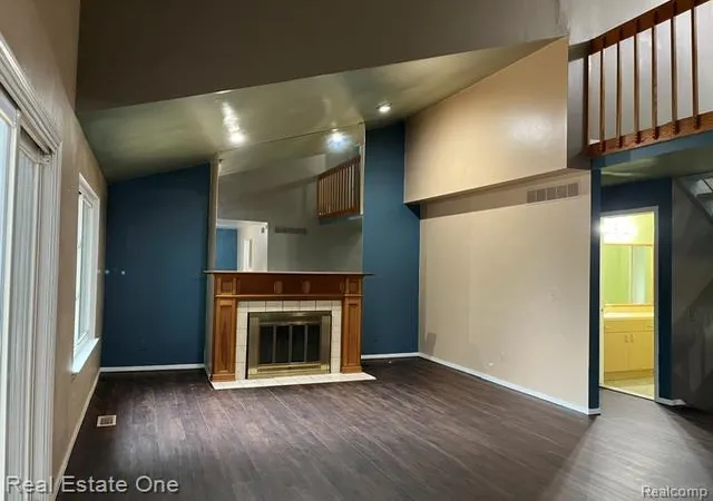 Photo 2 of Single family home for sale at 2820 S Commerce Rd, Commerce Township, MI 48390 | MLS# 20261079980 | Listing updated on 2026-10-04