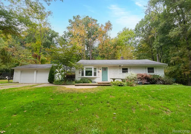 Photo 1 of Single family home for sale at 1775 Porter Rd, White Lake, MI 48383 | MLS# 20261079989 | Listing updated on 2026-10-06