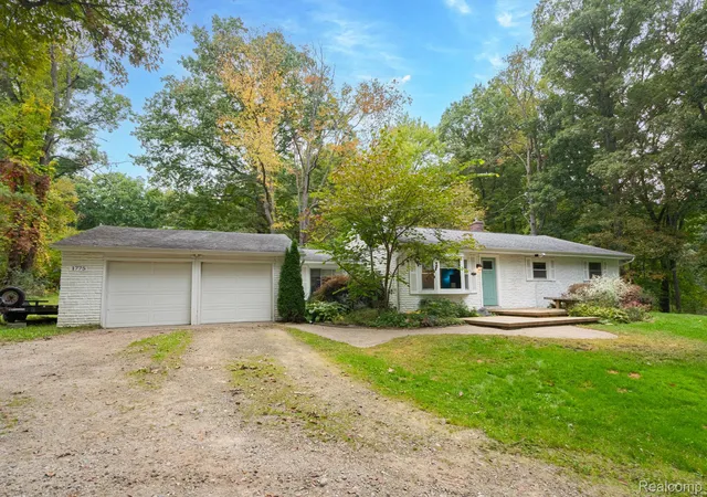 Photo 3 of Single family home for sale at 1775 Porter Rd, White Lake, MI 48383 | MLS# 20261079989 | Listing updated on 2026-10-06