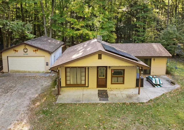 Photo 1 of Single family home for sale at 8702 Deadstream Rd, Honor, MI 49640 | MLS# 78080074188 | Listing updated on 2026-10-12