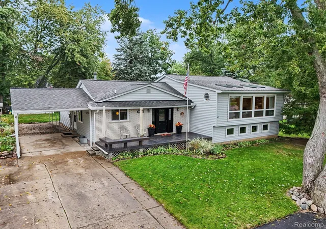 Photo 3 of Single family home for sale at 1564 Delmonte St, Wolverine Lake, MI 48390 | MLS# 20261079999 | Listing updated on 2026-10-06